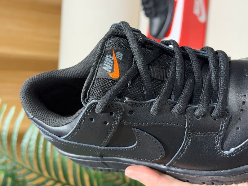 Кросівки NIke SB Dunk Low Total Black Leather 19998-36 фото